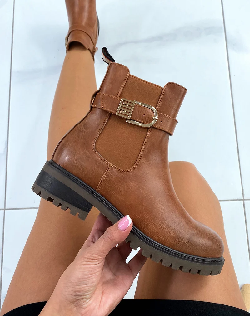 Bottines camel style chelsea à lanière à détail argenté
