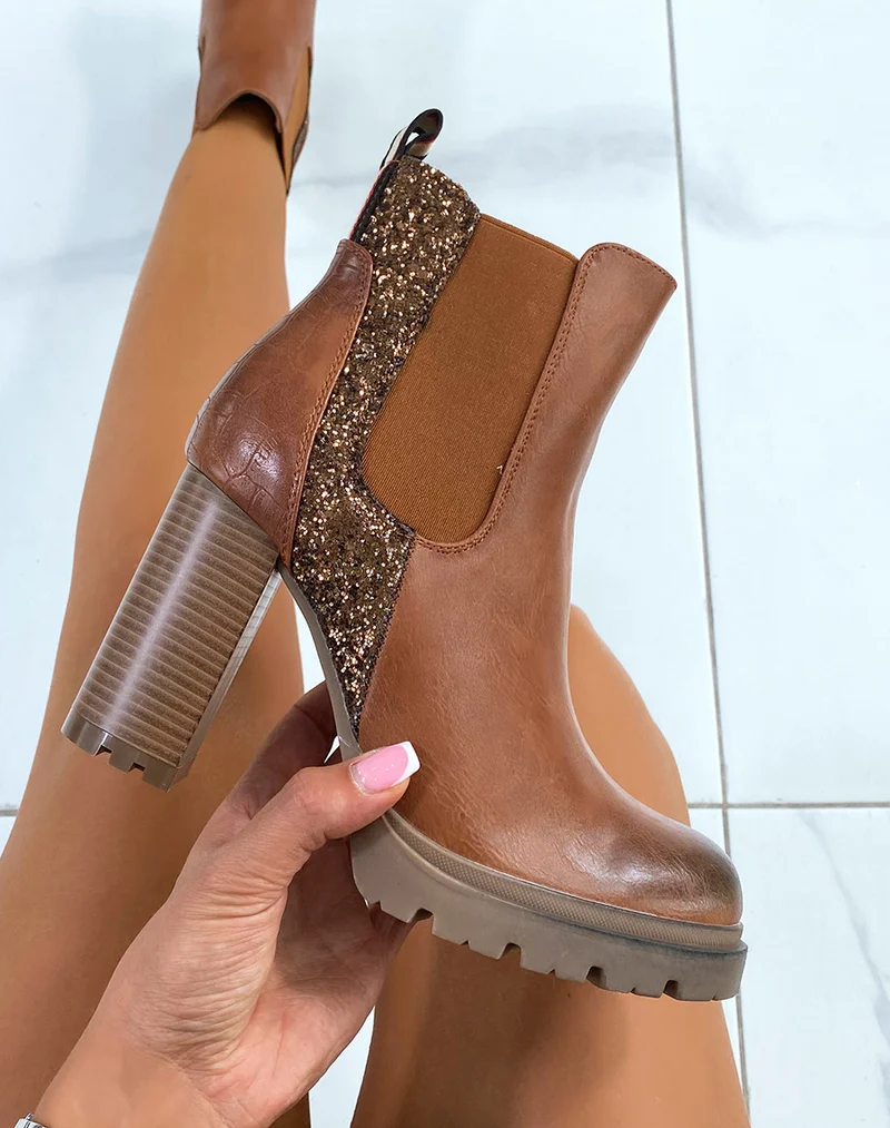 Bottines à camel talon et à multiples effets pailletés et croco