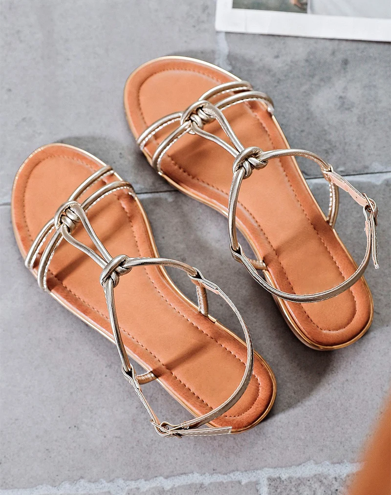 Nu-pieds à lanières nouées dorées