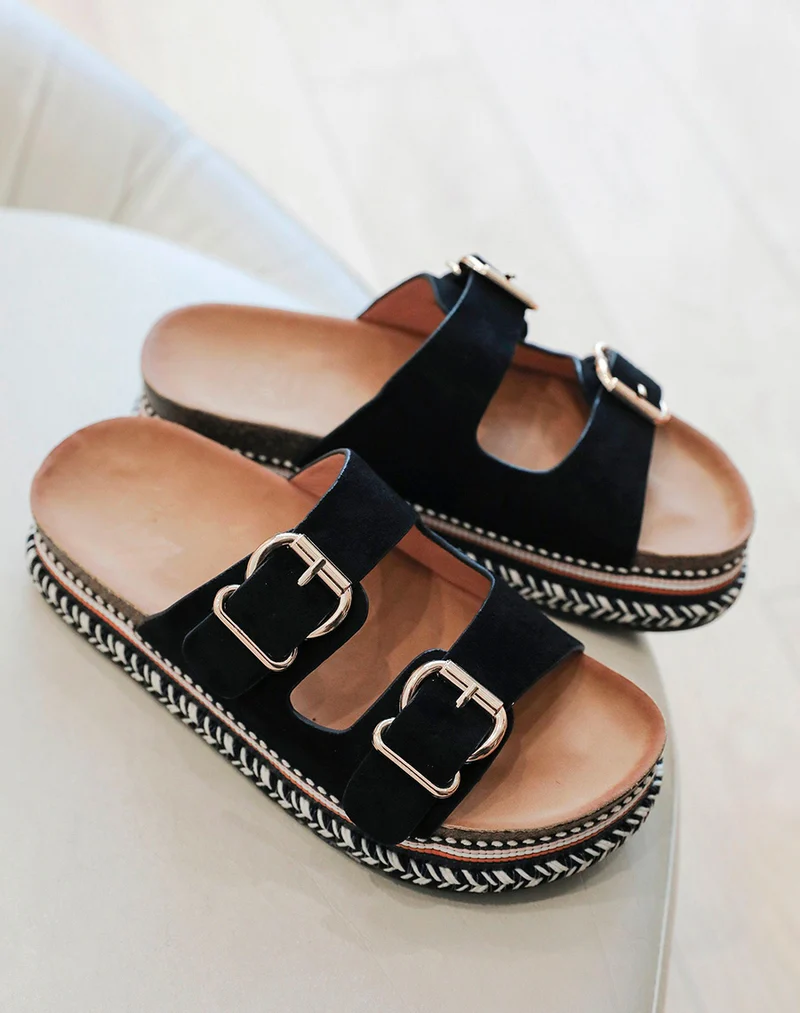 Mules plates noires à double bride et semelle aztèque