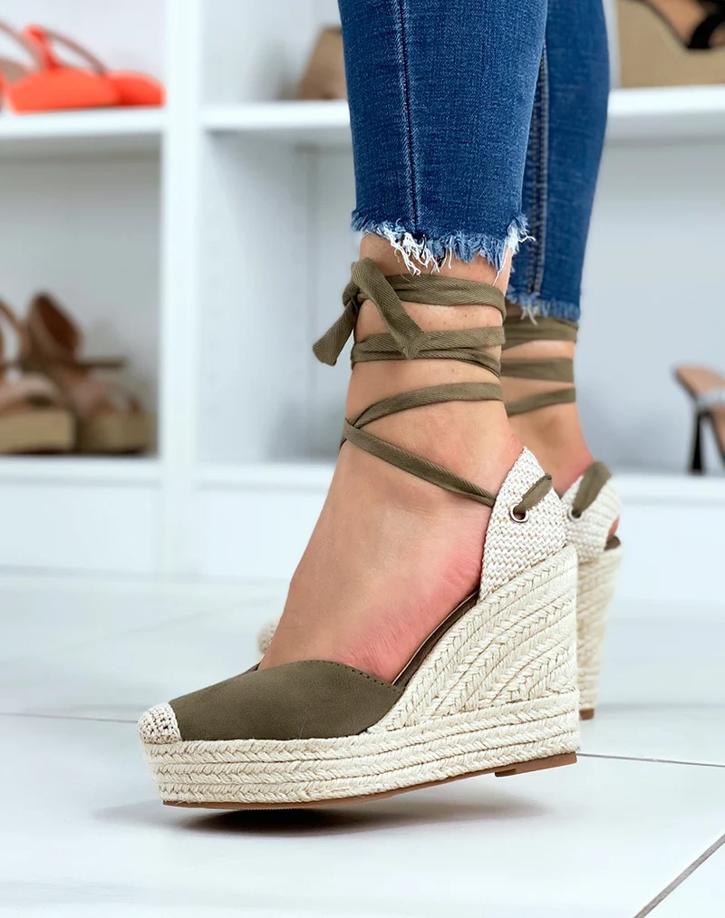 Espadrilles compensées vert kaki en coupe florale