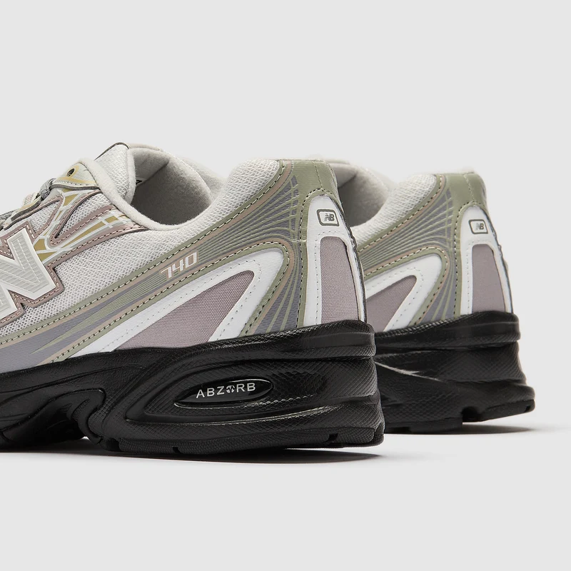 New Balance 740