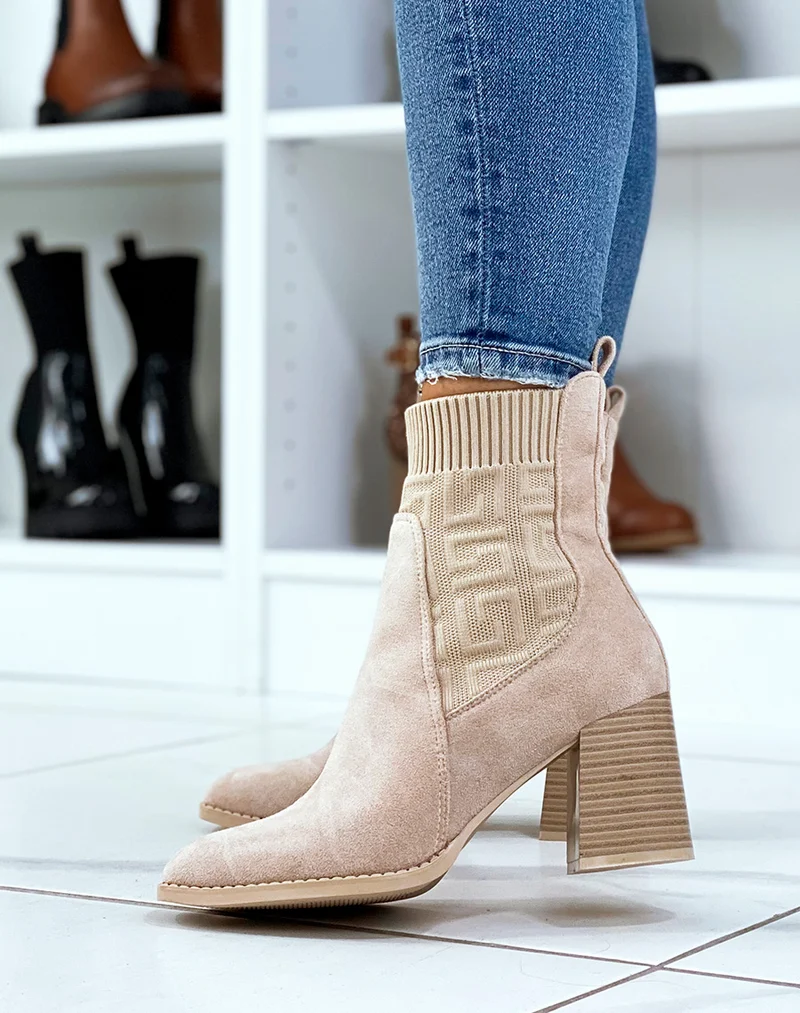 Bottines en suédine beige effet chaussette à talon