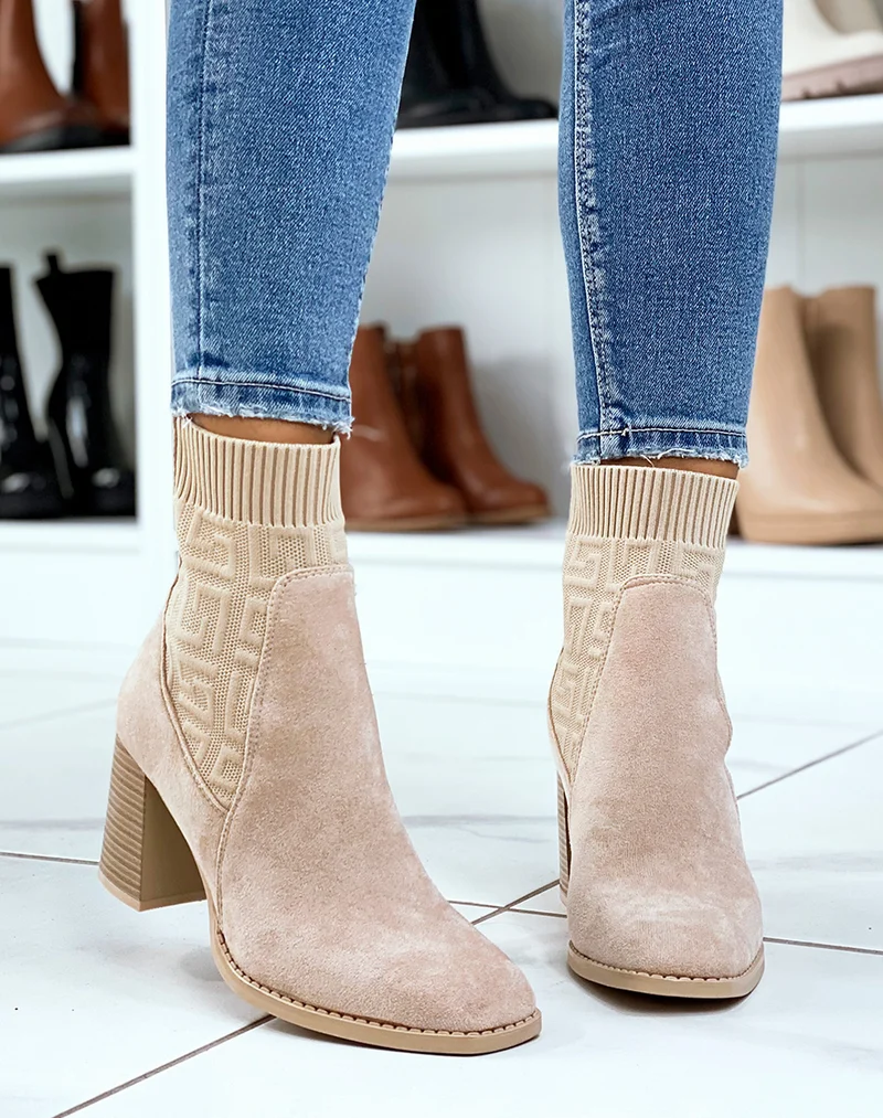 Bottines en suédine beige effet chaussette à talon