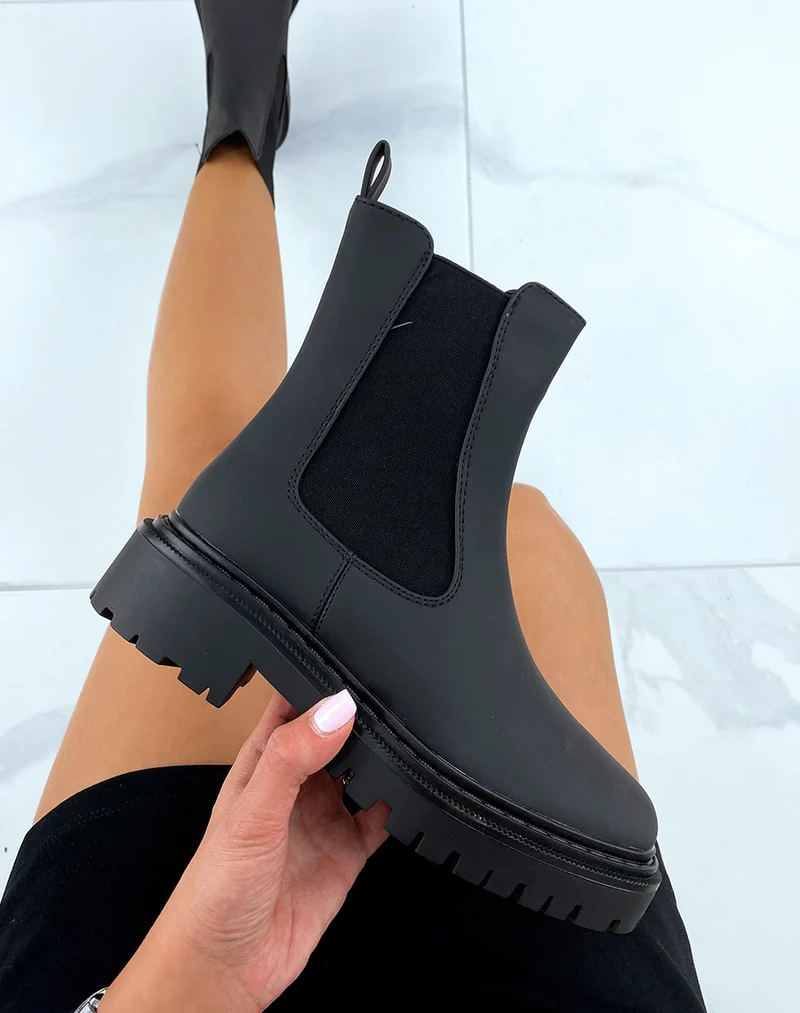 Bottines noires style chelsea à bout carré