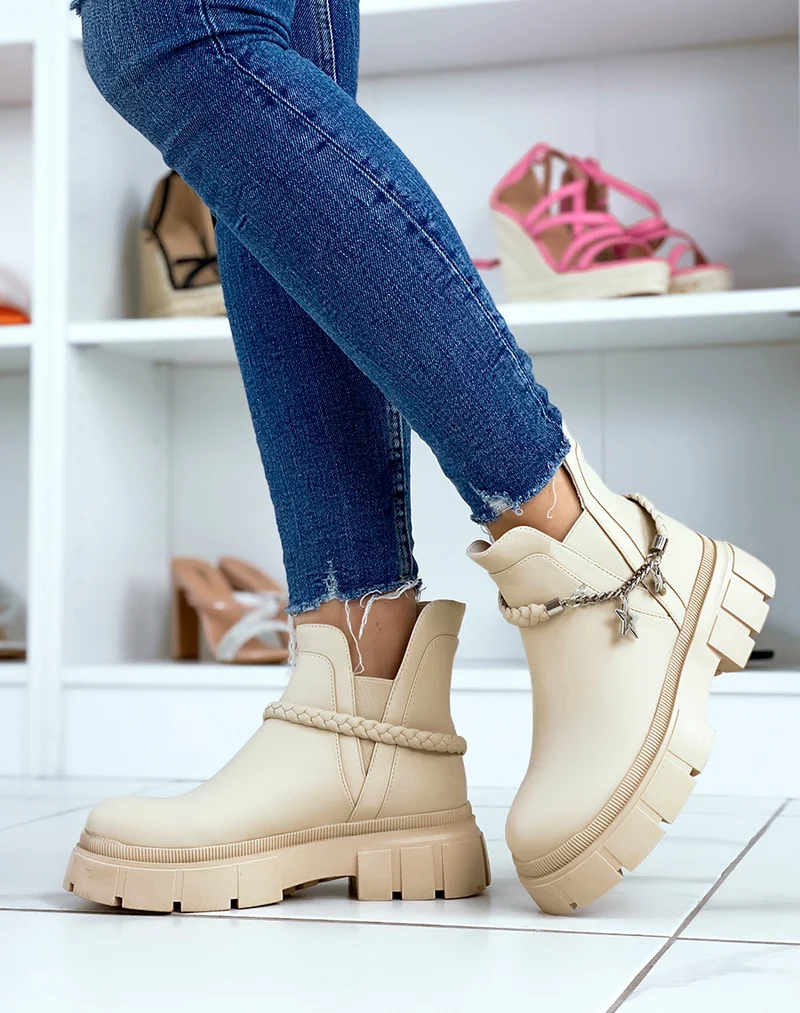 Bottines beiges mattes à chaîne tressée et argentée à étoiles