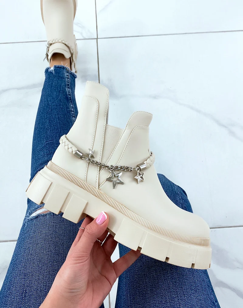 Bottines beiges mattes à chaîne tressée et argentée à étoiles