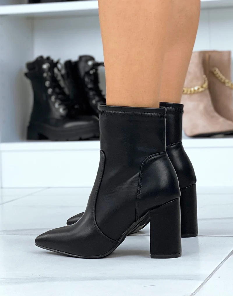 Bottines noires à talon et bout pointu
