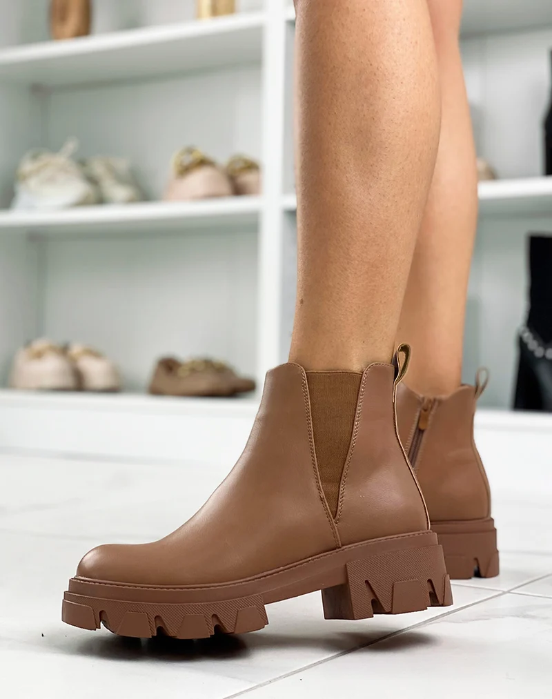 Bottines basses camel à semelles épaisses crantées