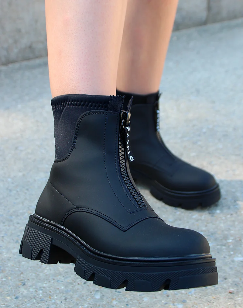 Bottines noires gommées effet chaussette