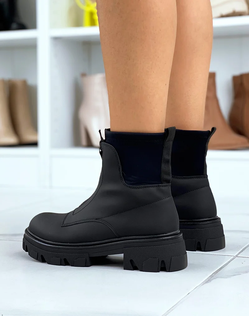 Bottines noires gommées effet chaussette