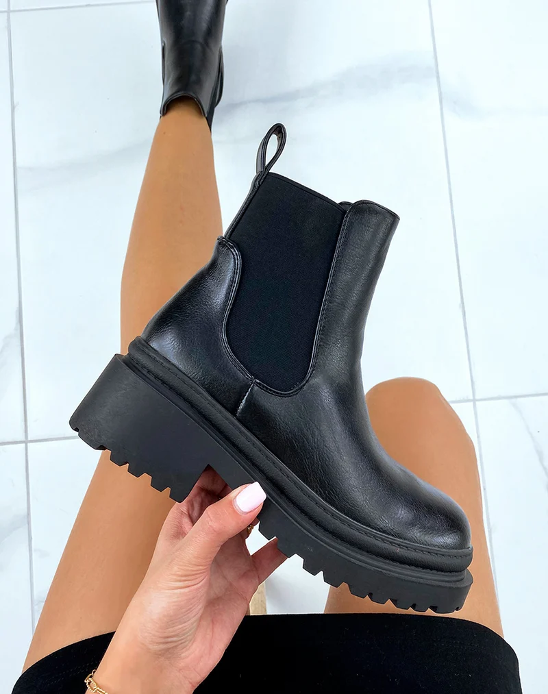 Bottines noires à élastique et semelle talonnée