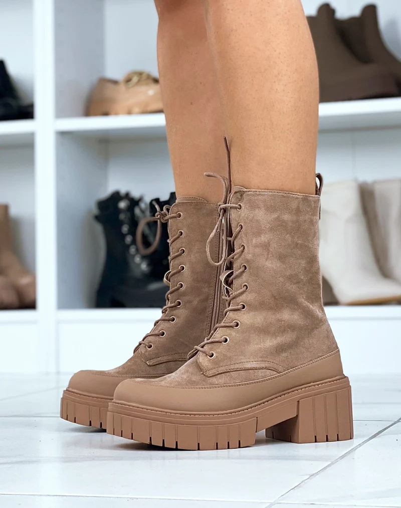 Bottines montantes marrons en suédine à lacet et semelle épaisse