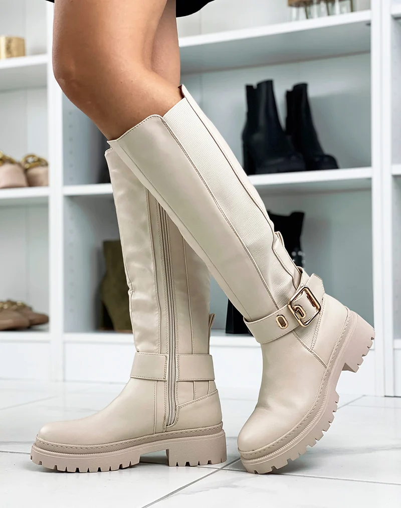 Bottes hautes beiges à boucle dorée