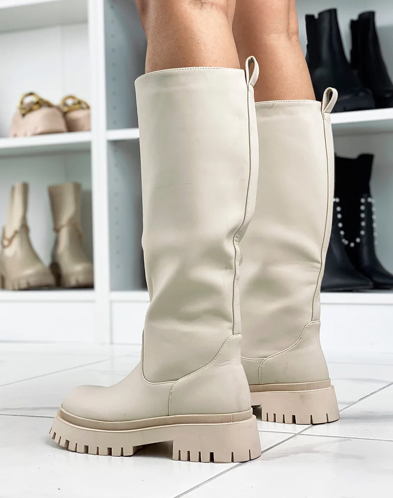 Bottes hautes beiges gommées à semelle épaisse
