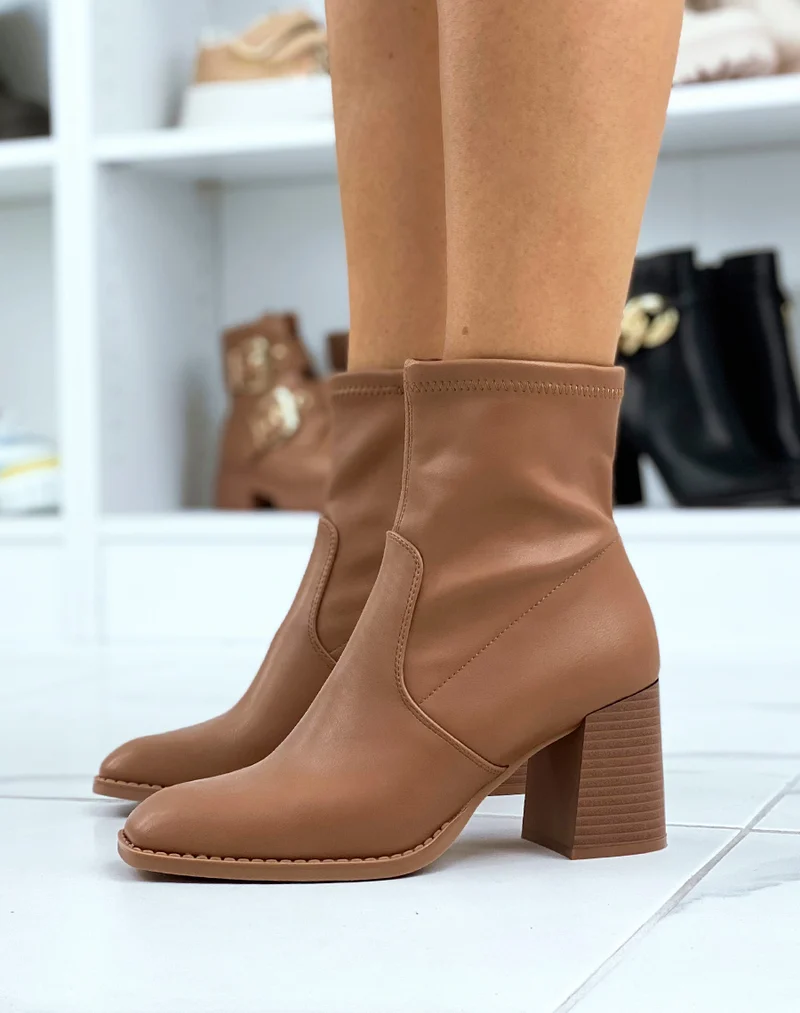 Bottines camel à talon effet chaussette en similicuir