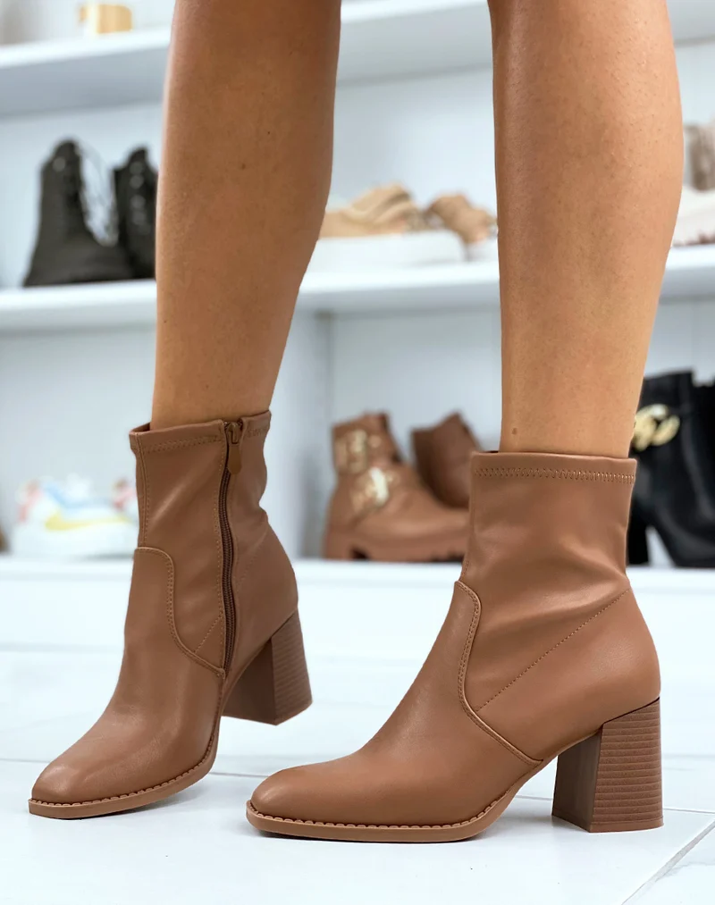 Bottines camel à talon effet chaussette en similicuir