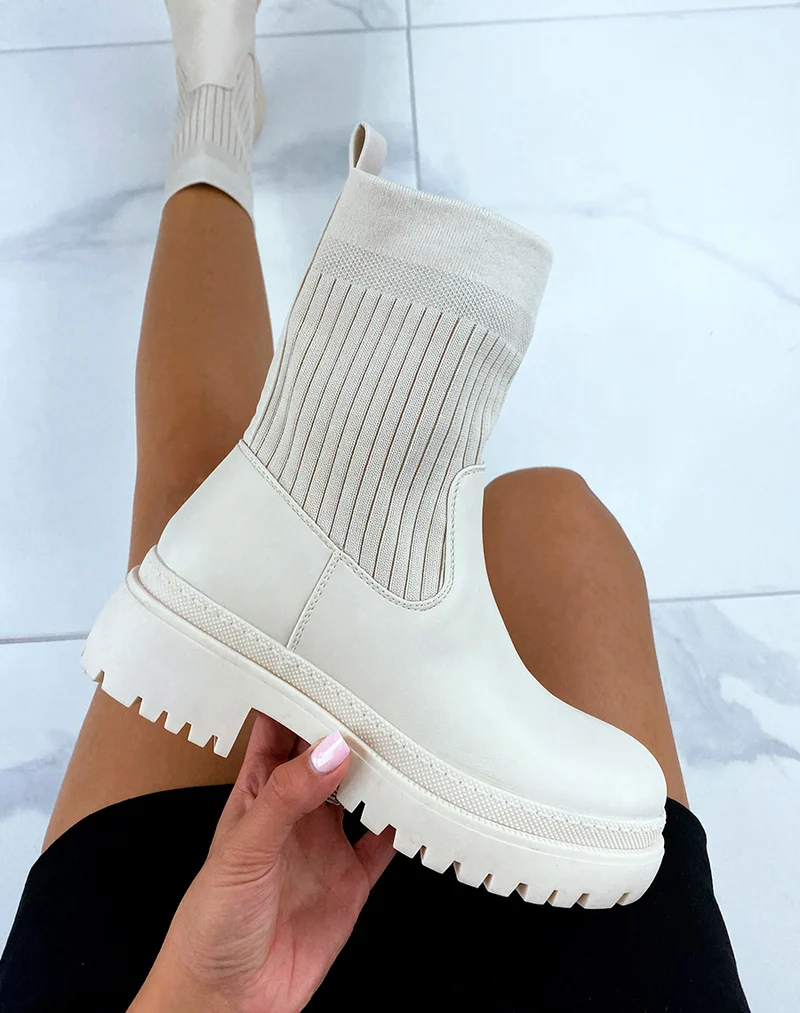 Bottines beige mi-similicuir mi-chaussette