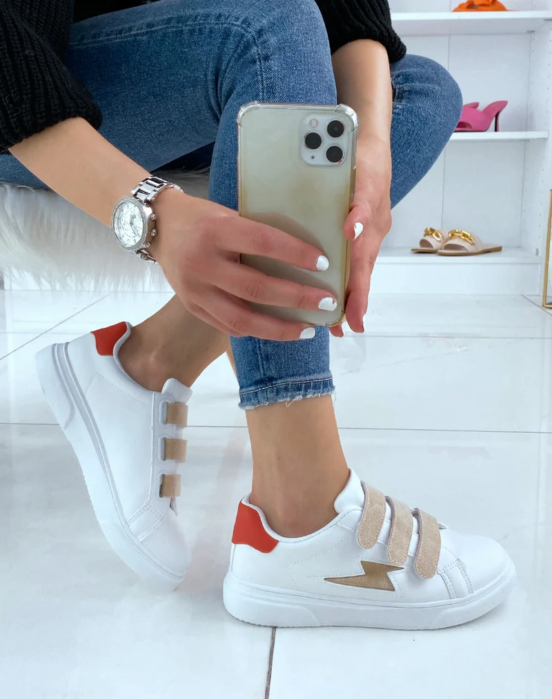 Baskets blanches à scratchs en suédine beige