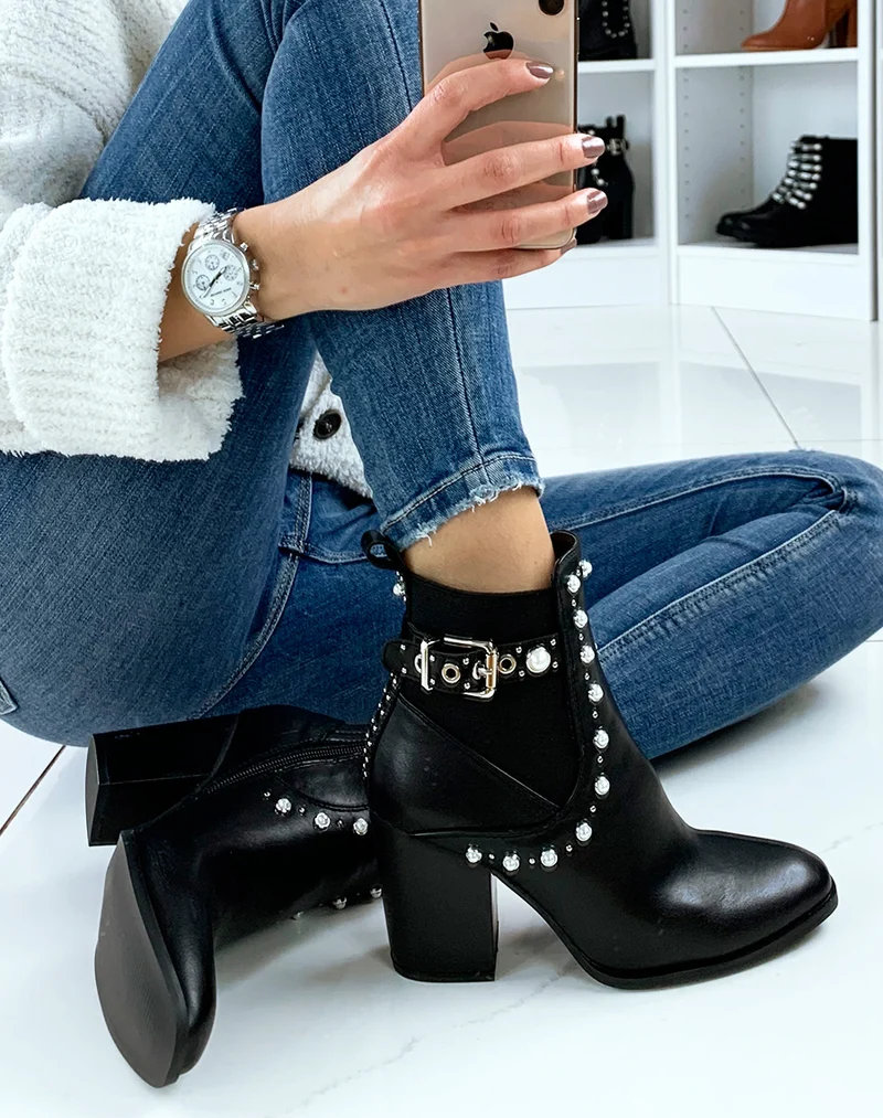 Bottines à talon noires perlées