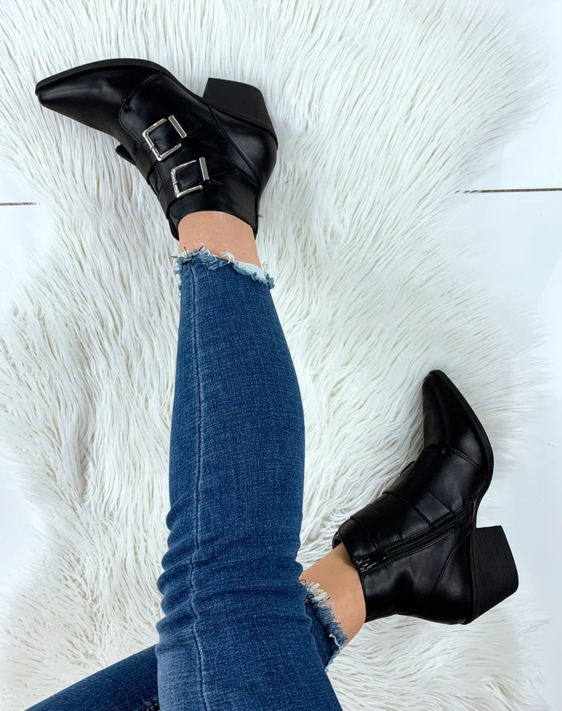 Bottines noires à talon biseauté et bout pointu