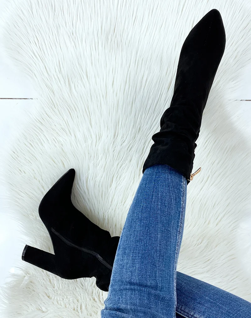 Bottines à talon noires plissées à bout pointu
