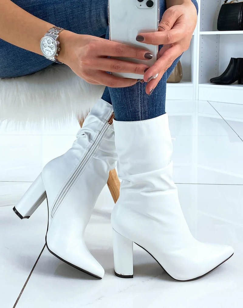 Bottines à talon blanches plissées à bout pointu