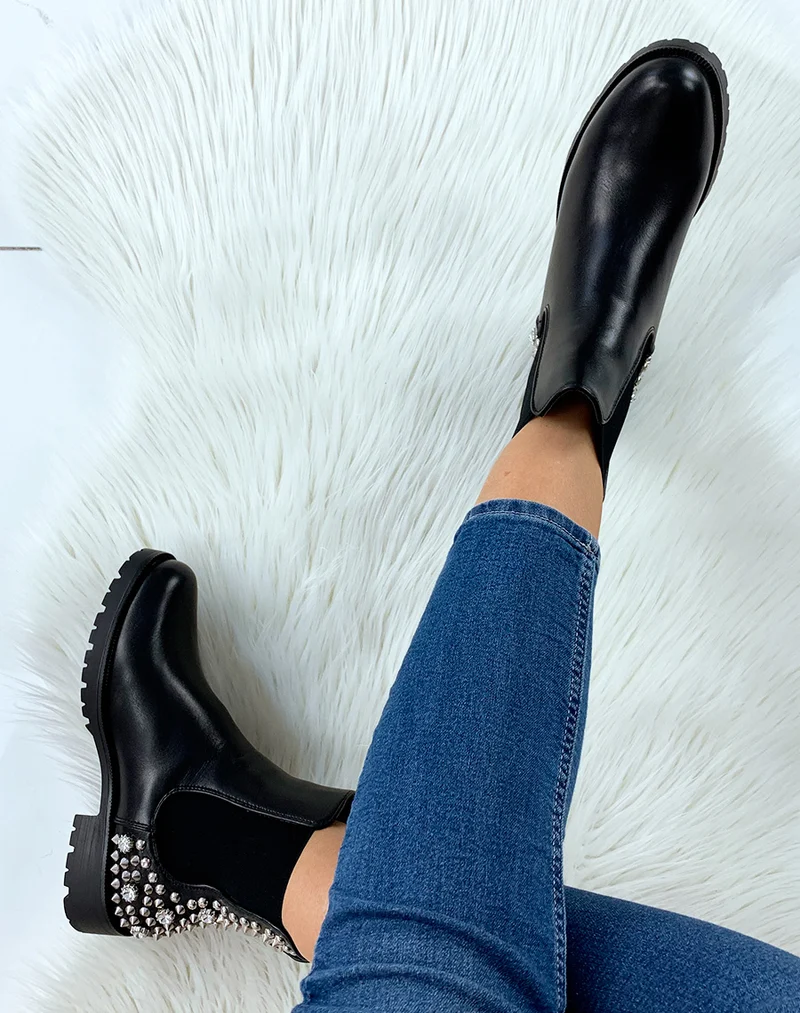 Bottines montantes noires à clous et strass