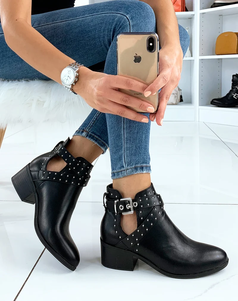 Bottines basses noire ouvertes