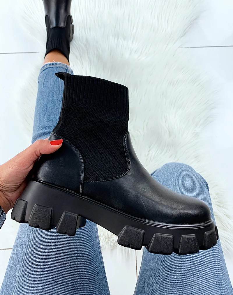Bottines chaussettes noires et semelle plateforme