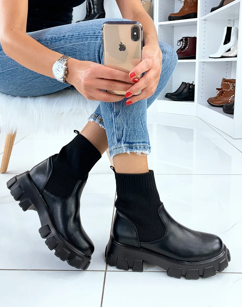 Bottines chaussettes noires et semelle plateforme