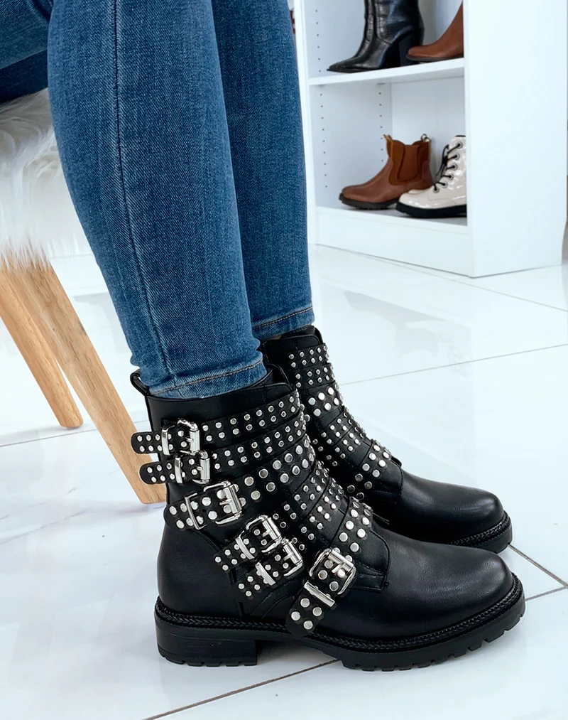 Bottines basses noires cloutées