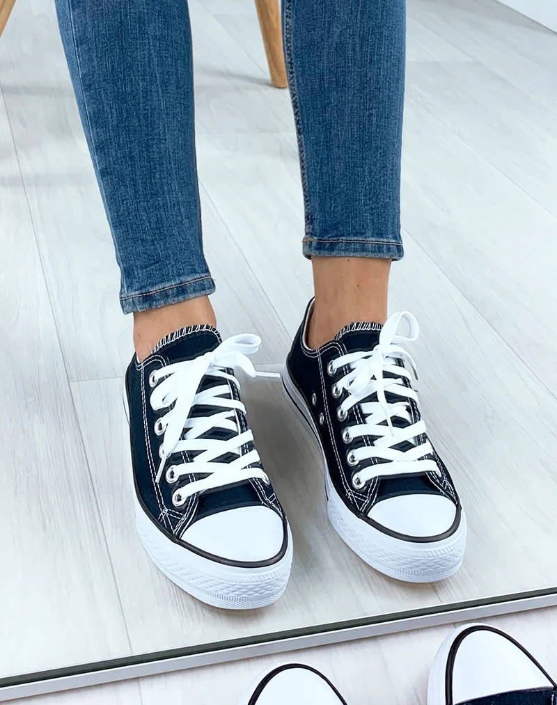 Baskets bleus marine