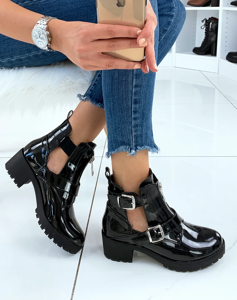 Bottines noires vernis et ouvertes à double lanières