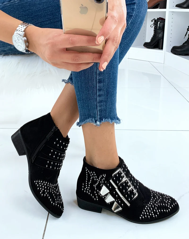 Bottines plates noires en suédine cloutées