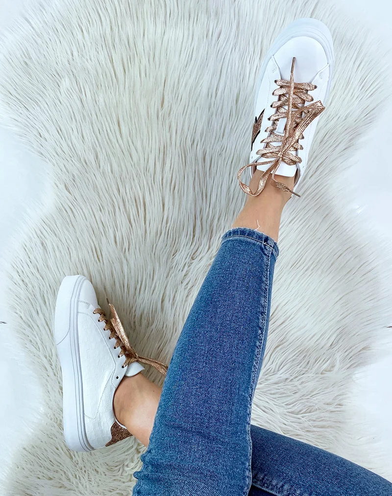 Baskets blanches à détails rose gold pailletés