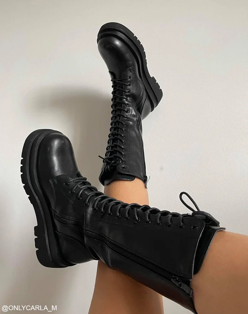 Bottes noires hautes à lacets