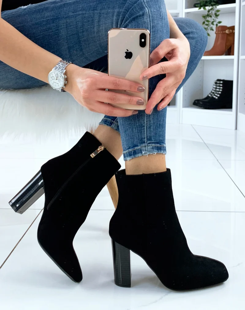 Bottines en suédine noires à talon carré
