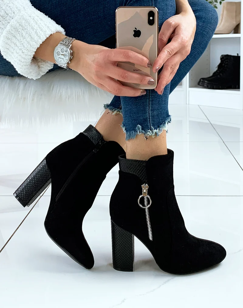 Bottines à talon en suédine noire et effet croco