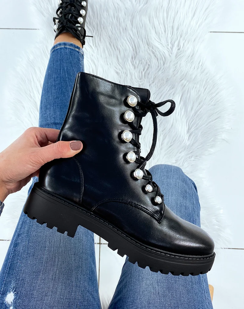 Bottines montantes lacées noires perlées