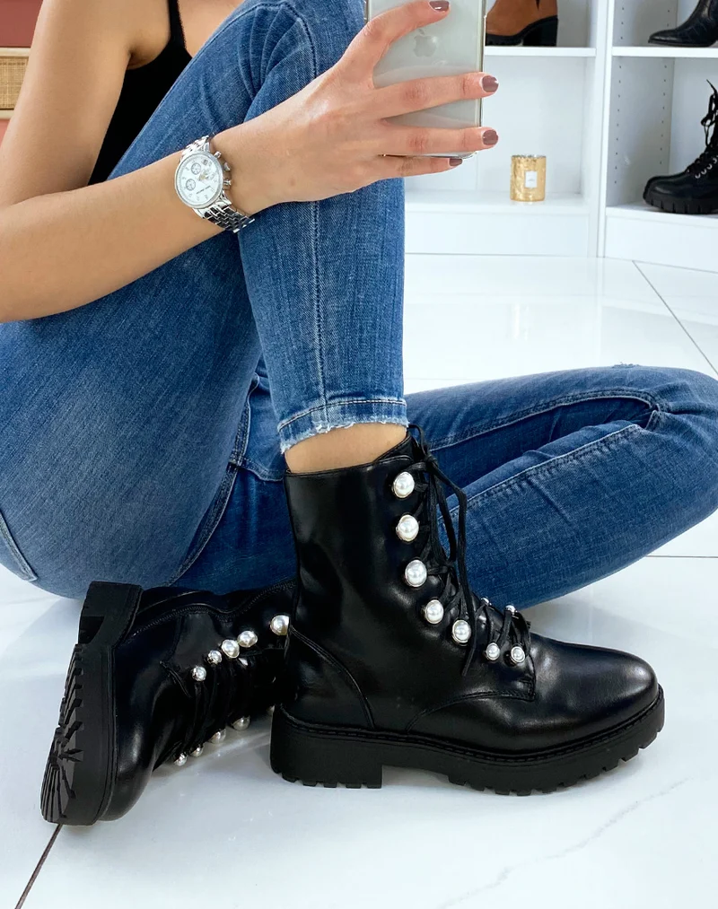 Bottines montantes lacées noires perlées
