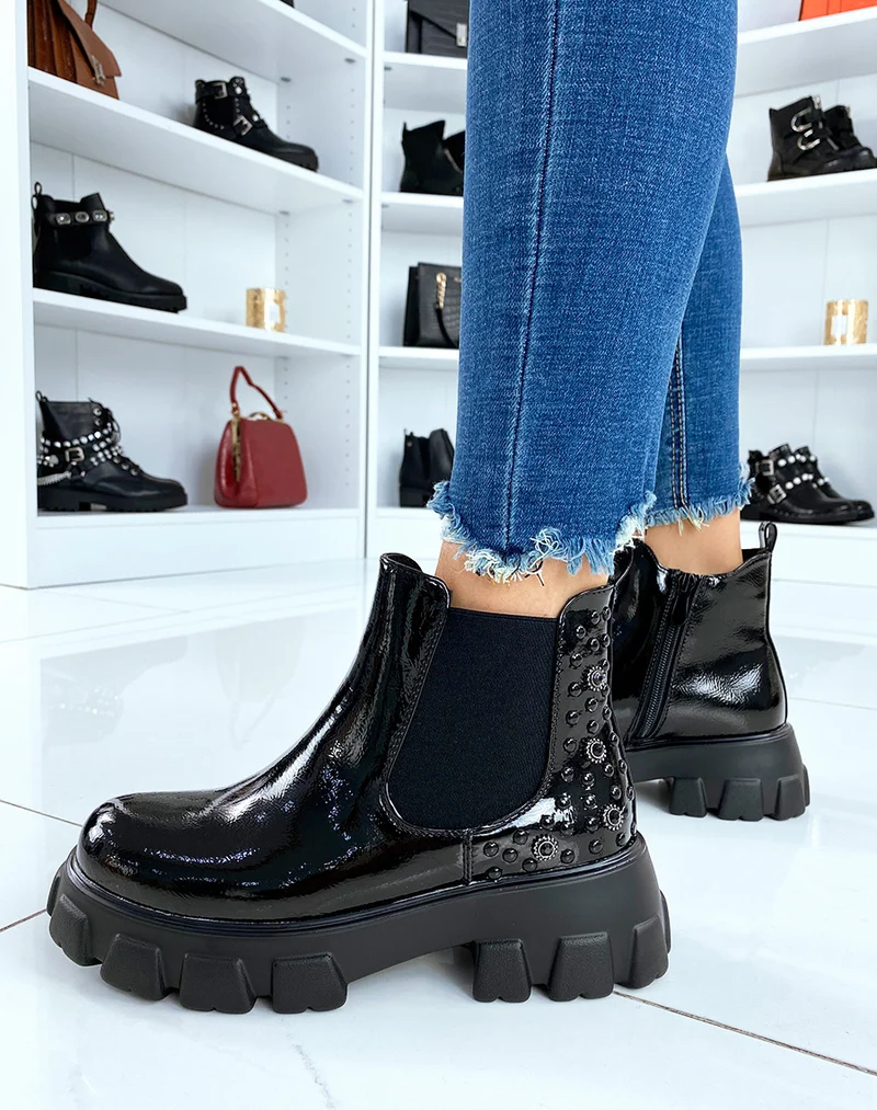 Chelsea boots noires vernies à ornements et semelles crantées