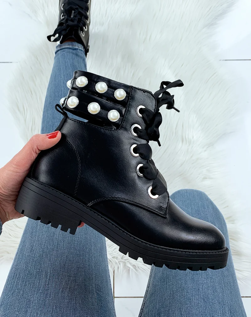 Bottines noires perlées à lacets rubans