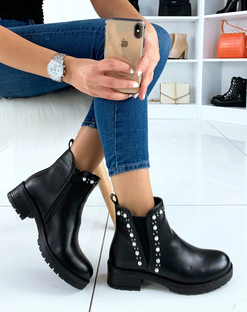 Bottines basses noires perlées et cloutées