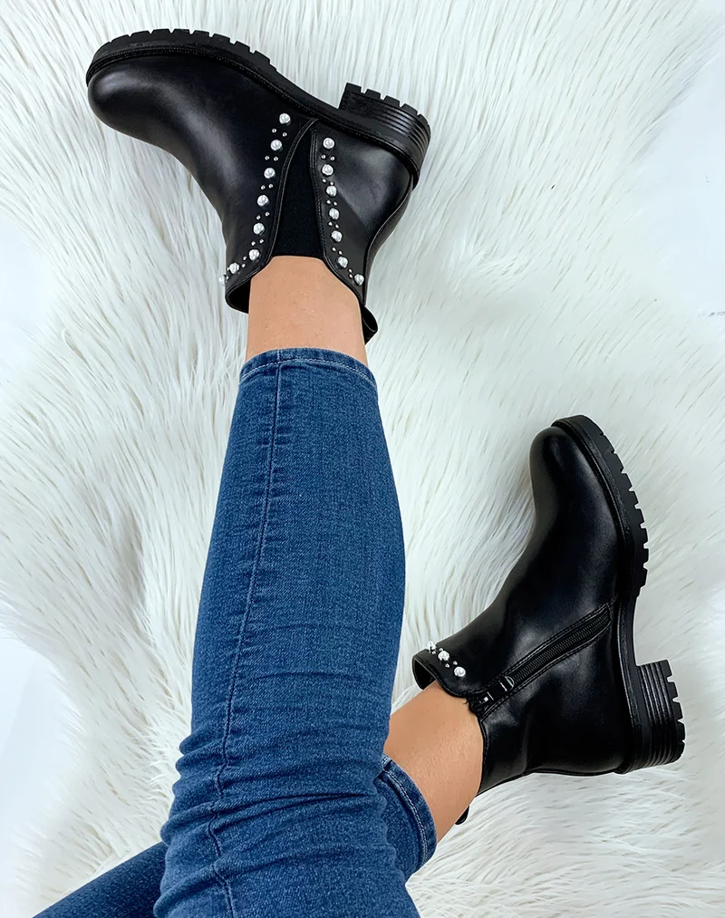 Bottines basses noires perlées et cloutées