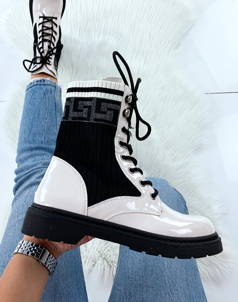 Bottines beiges vernies effet chaussettes à imprimés aztèques