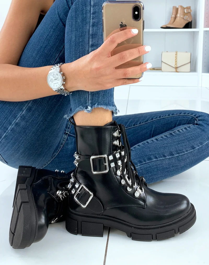 Bottines montantes noires ornées de strass