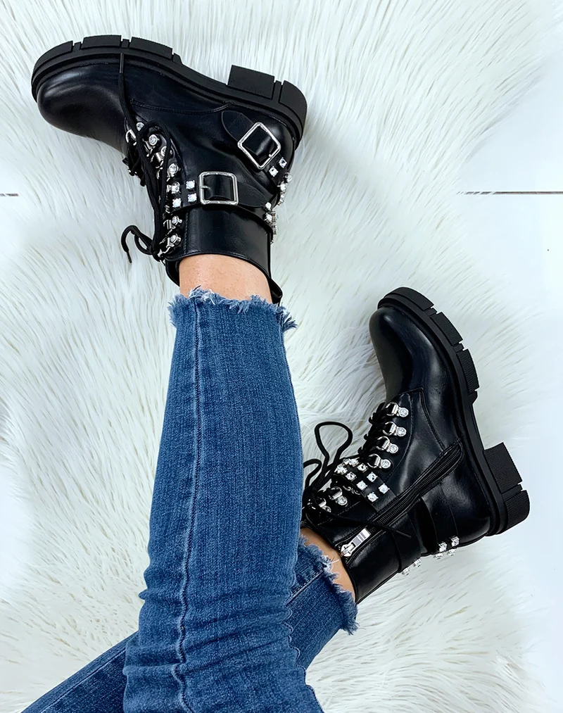 Bottines montantes noires ornées de strass