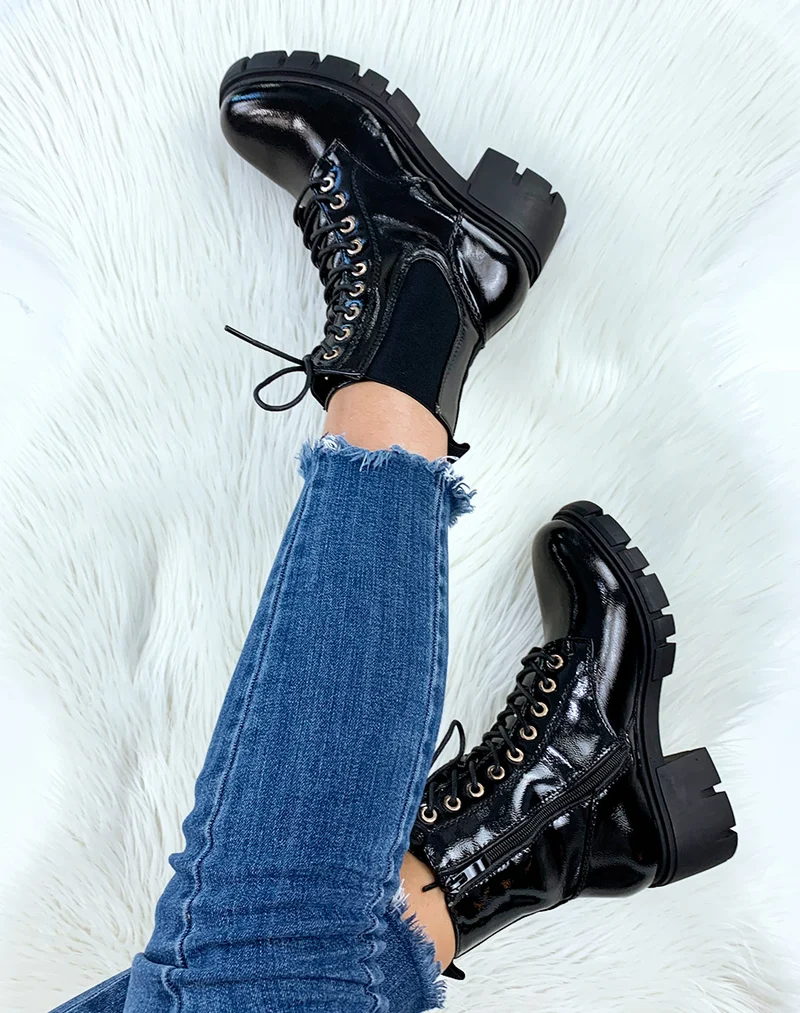 Bottines montantes vernies noires à talon mi-haut