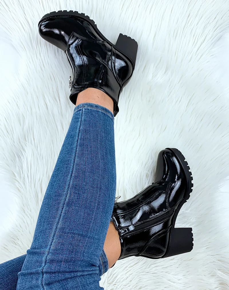 Bottines vernies noires à talon mi-haut
